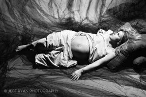 OTTAWA KANATA PROFESSIONAL PREGNANT PORTRAIT PHOTOGRAPHER